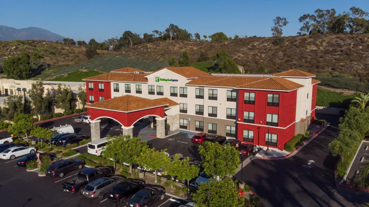 Holiday Inn Express & Suites - Lake Forest, An Ihg Hotel Exterior foto