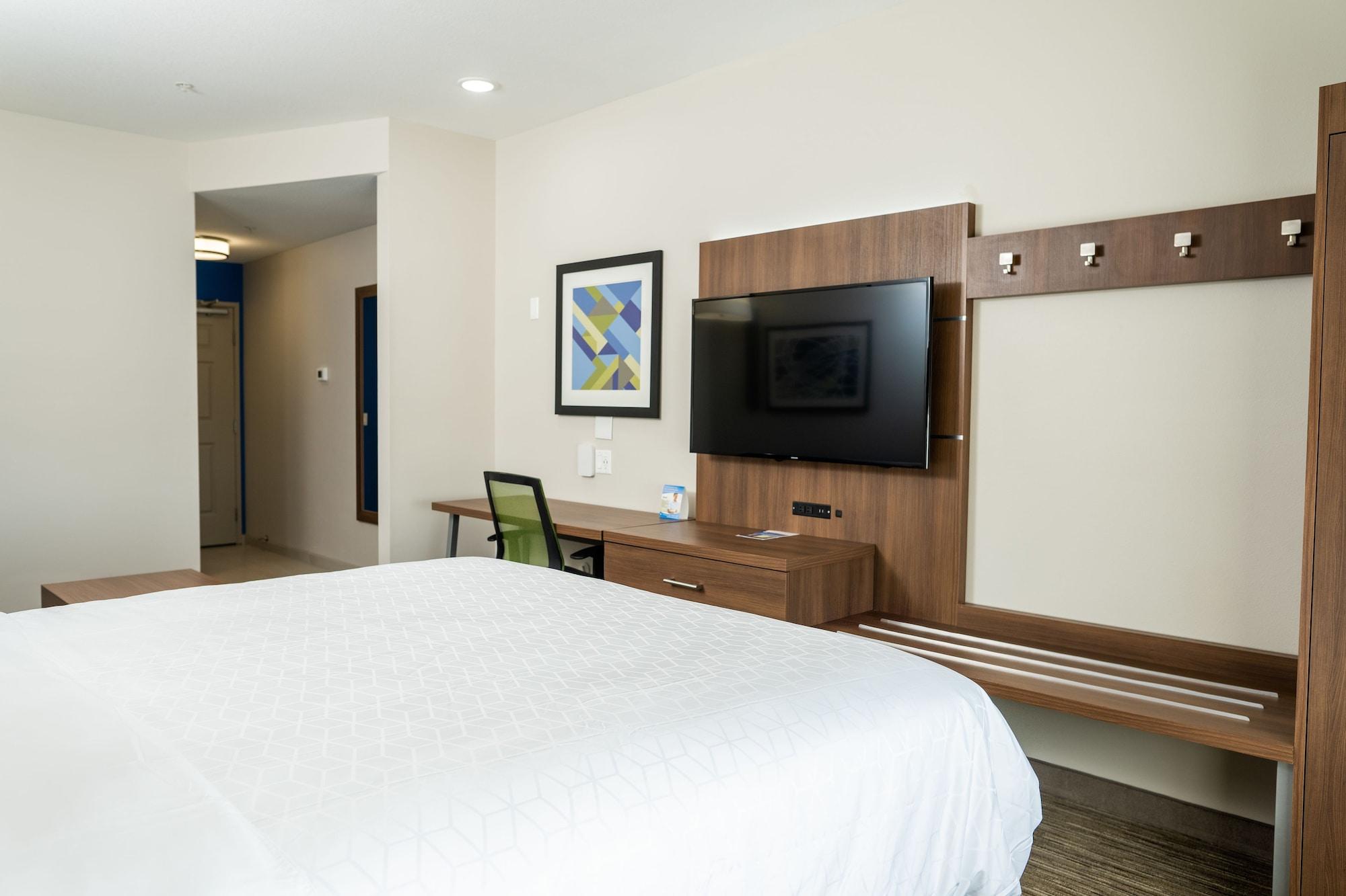 Holiday Inn Express & Suites - Lake Forest, An Ihg Hotel Exterior foto