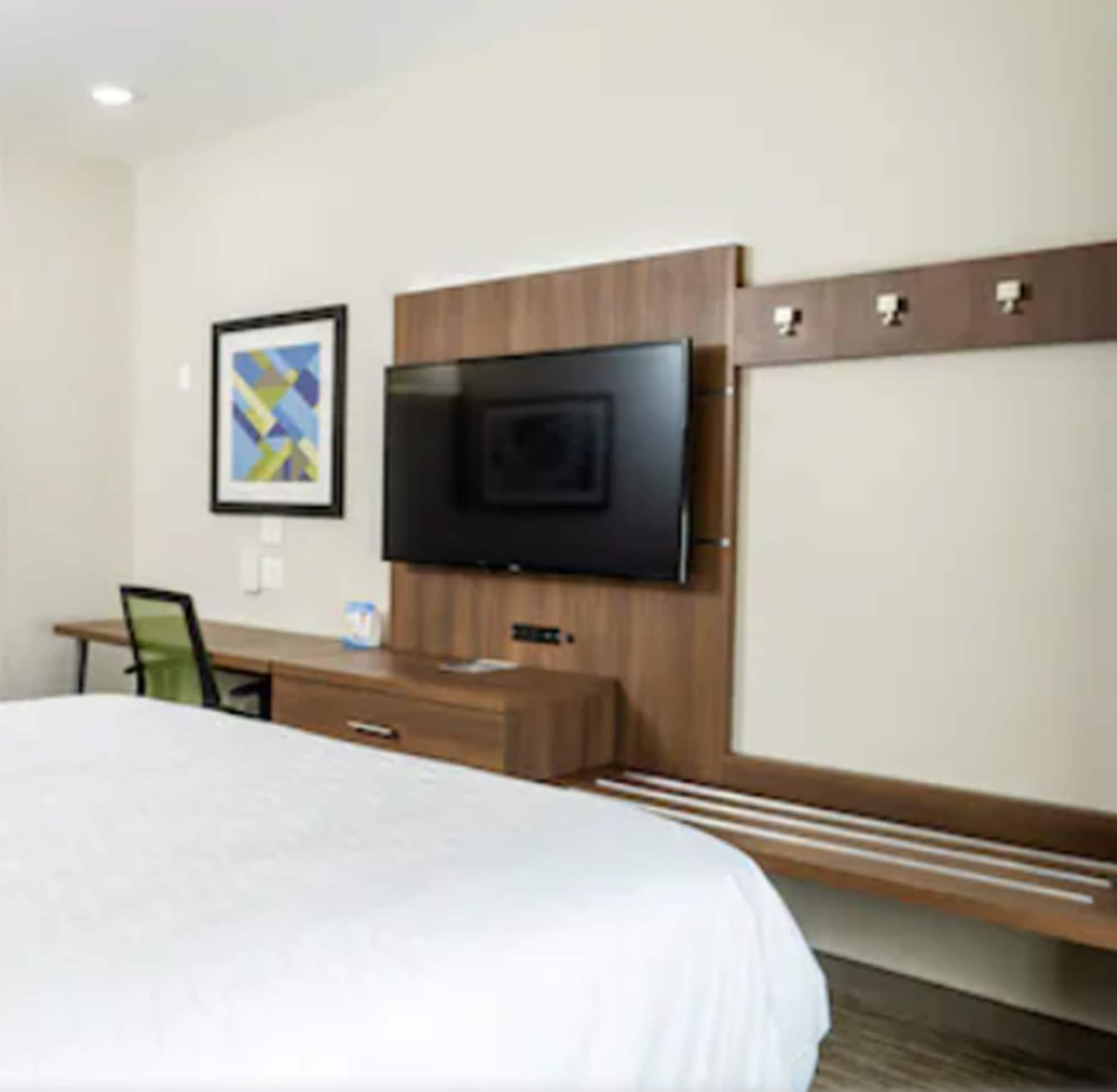 Holiday Inn Express & Suites - Lake Forest, An Ihg Hotel Exterior foto