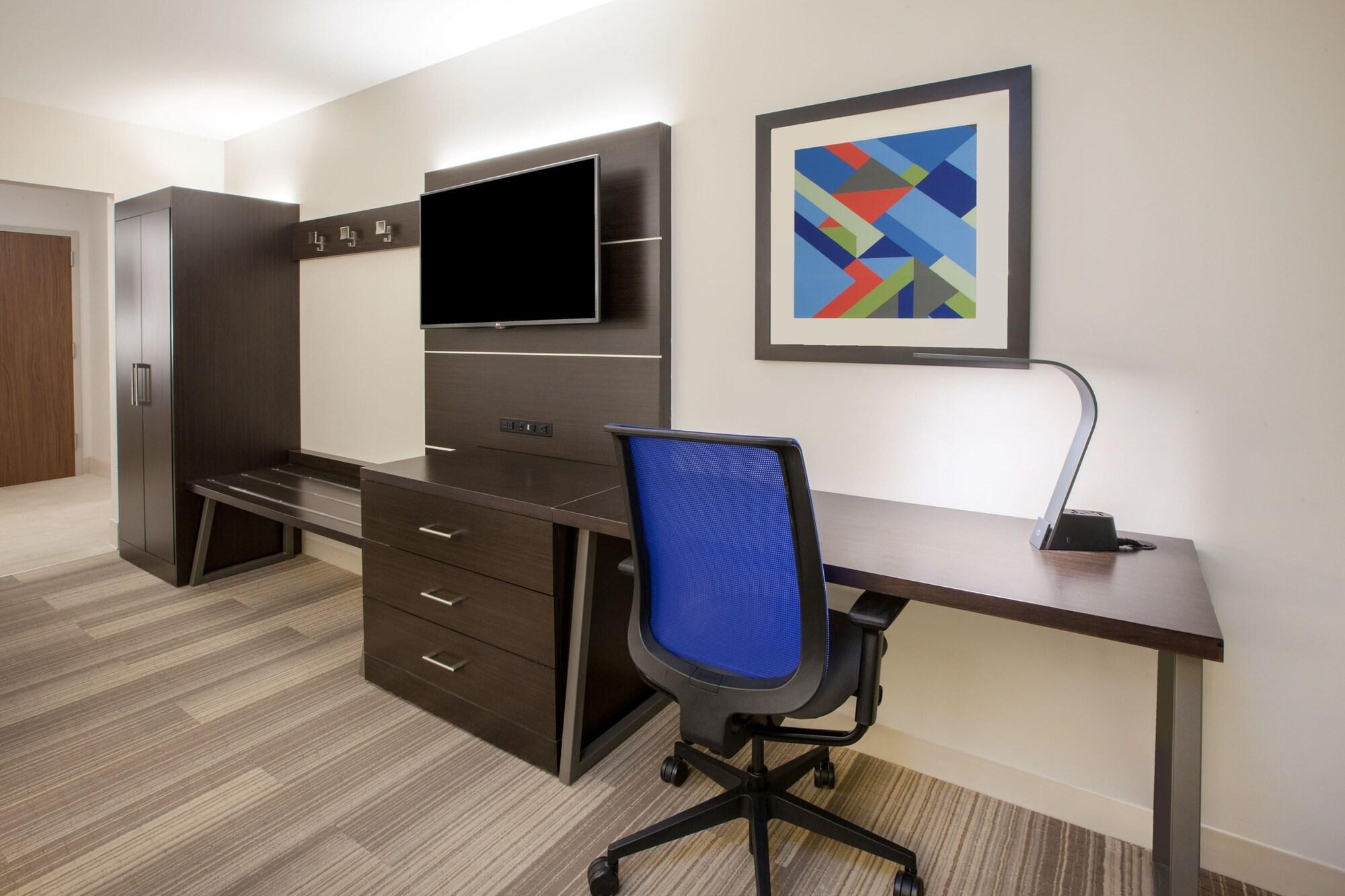 Holiday Inn Express & Suites - Lake Forest, An Ihg Hotel Exterior foto