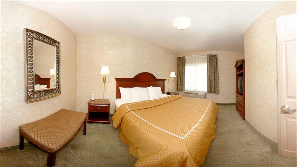 Holiday Inn Express & Suites - Lake Forest, An Ihg Hotel Exterior foto
