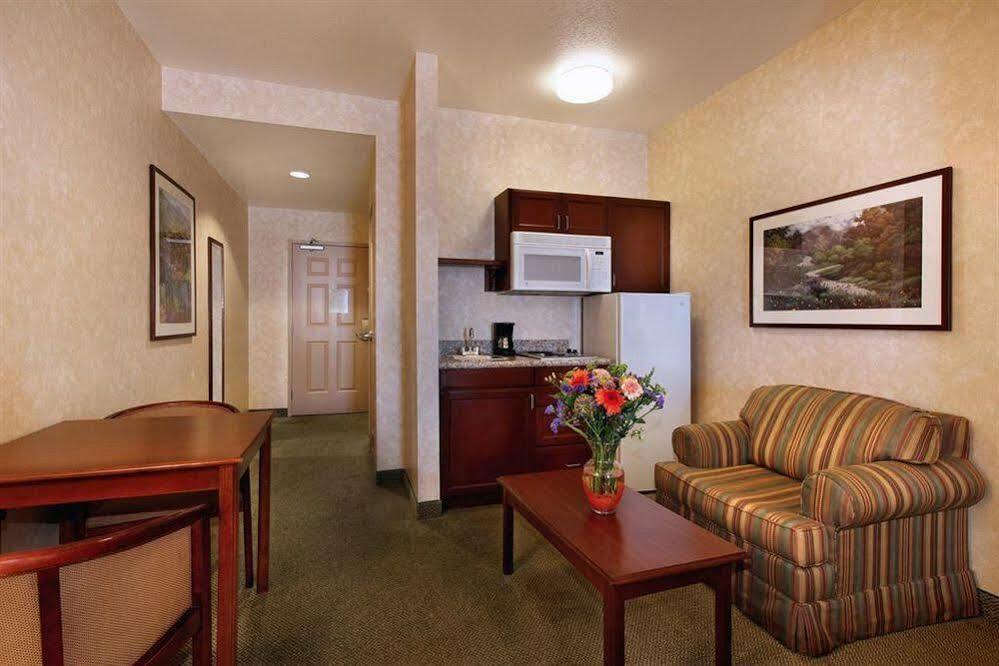 Holiday Inn Express & Suites - Lake Forest, An Ihg Hotel Exterior foto
