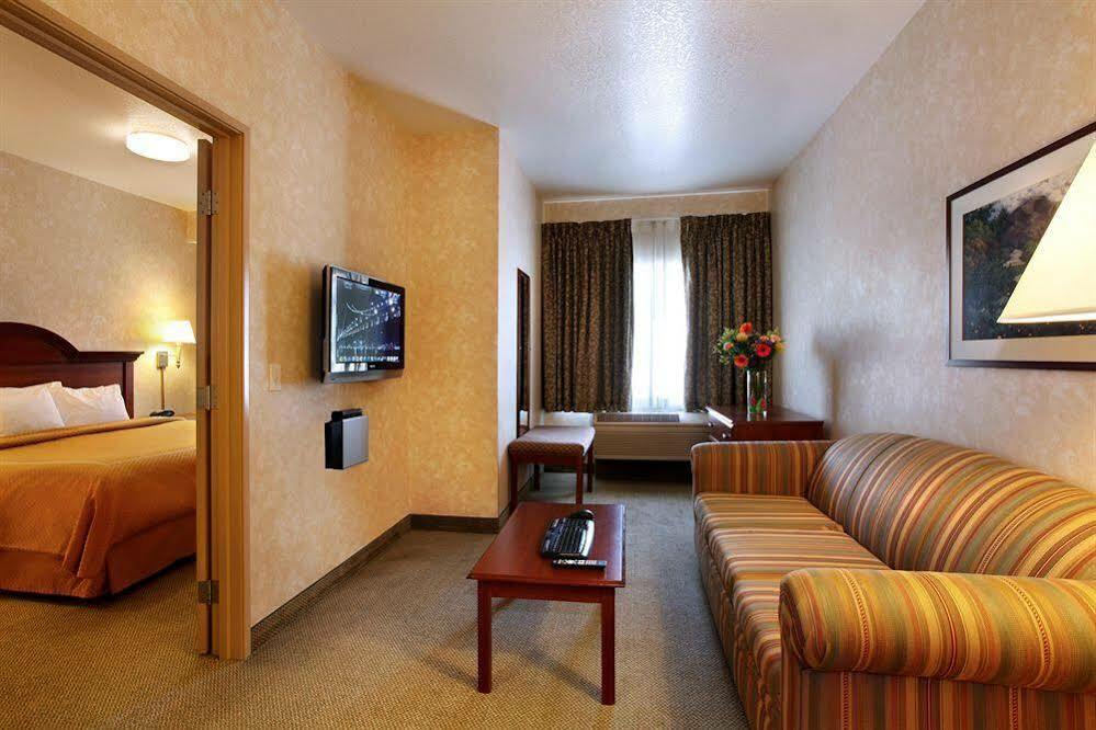 Holiday Inn Express & Suites - Lake Forest, An Ihg Hotel Exterior foto